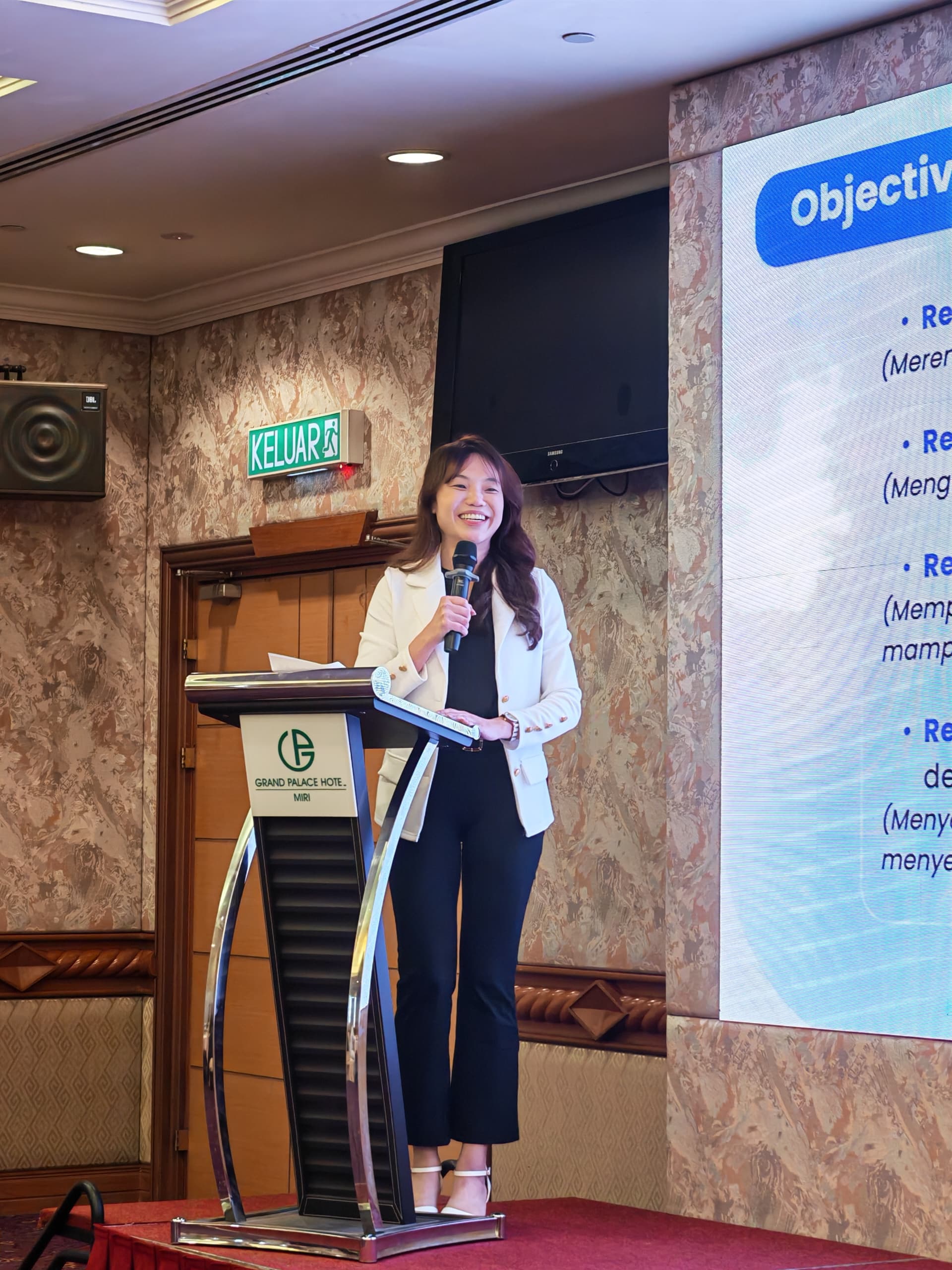 Dr Elaine Loo at a speaking event