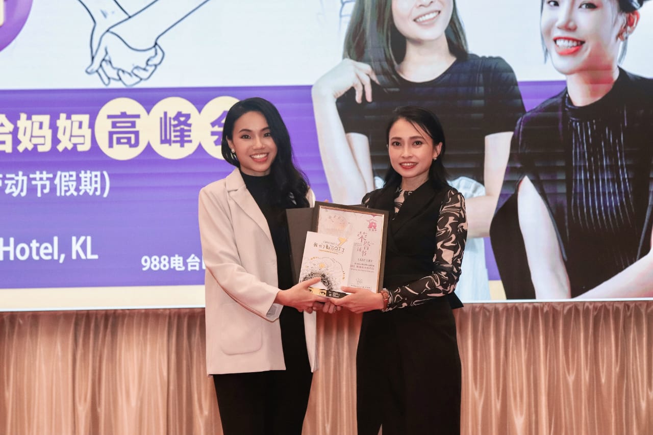 Dr Elaine Loo connecting with parents and educators